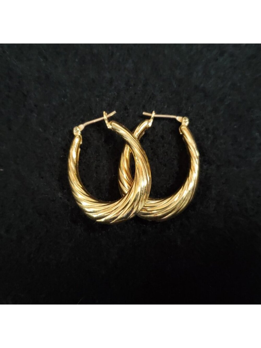 Vintage Napier Earrings Gold Tone Ribbed Oval Hoops Lightweight Hollow 1.25"